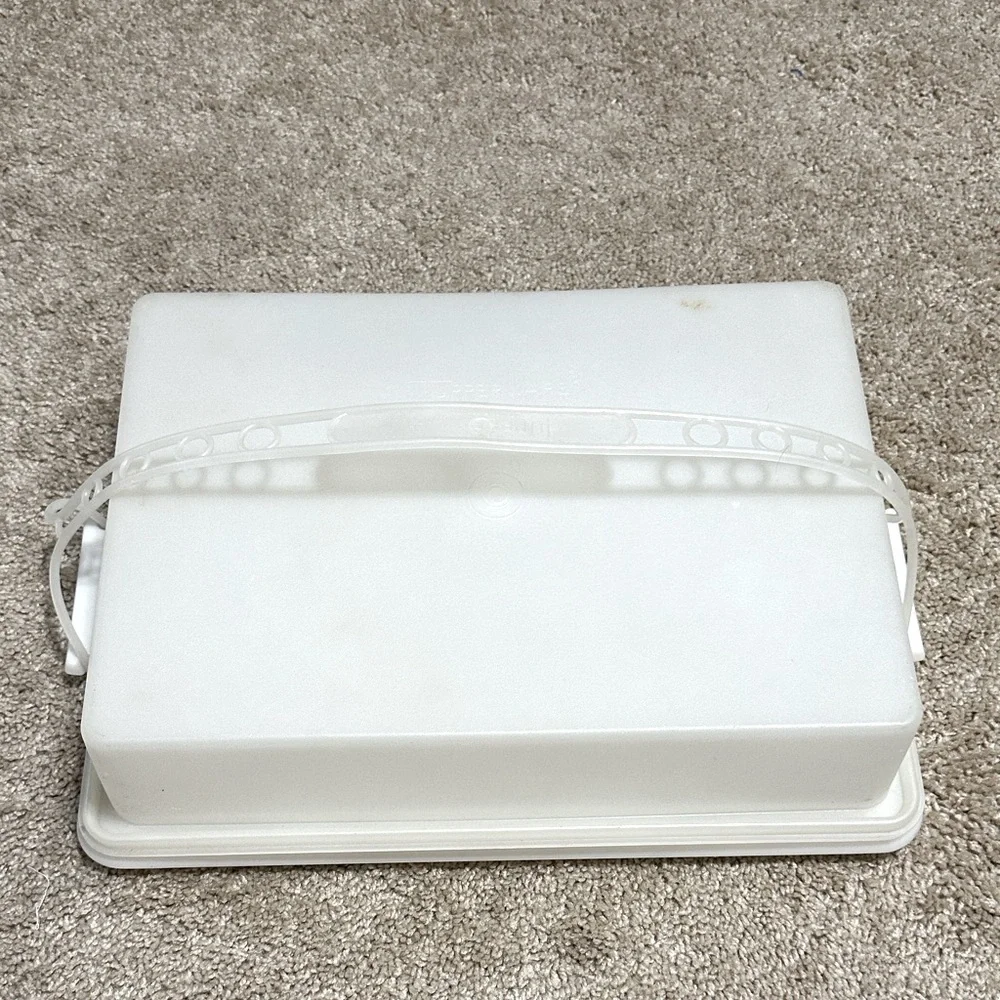 Vintage Tupperware white Cake Carrier Rectangular With Handle